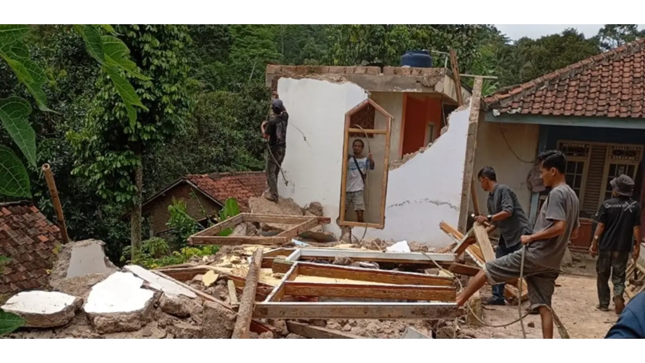 Mari Bangun Kembali Majelis Taklim Warga Terdampak Gempa Cianjur 3